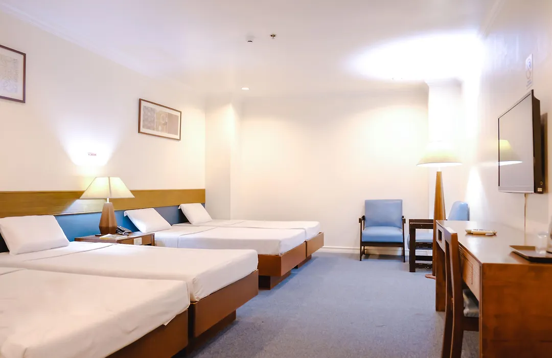 De Luxe Hotel-1